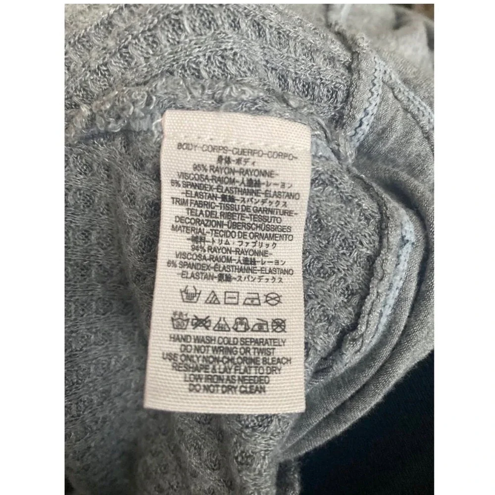 WE THE FREE Grey Thermal Waffle Knit Cozy Sweater‎ with Thumb Holes Size Small